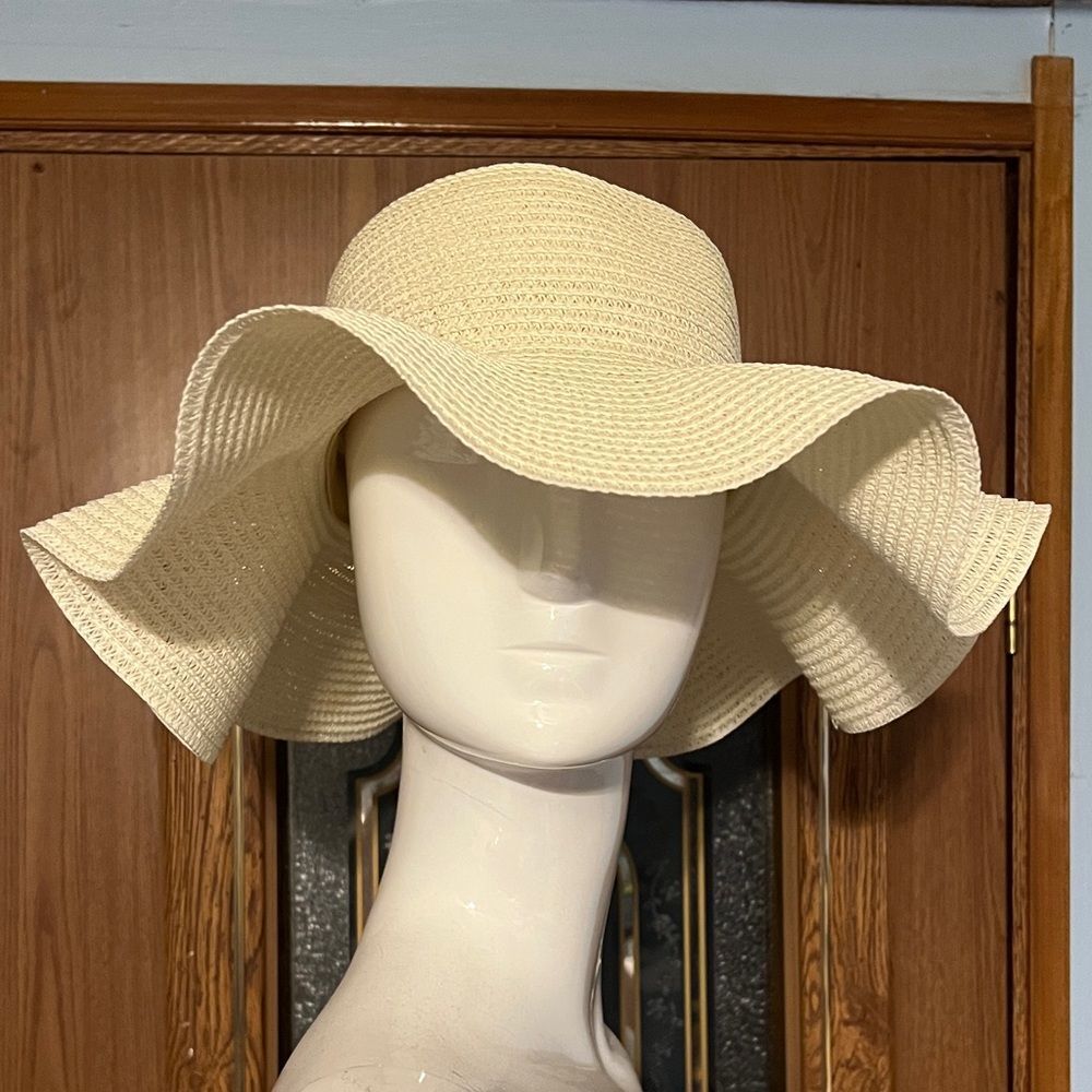 Elegant Cream Floppy Hat - Picture 1 of 3